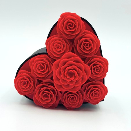Boîte noire avec couvercle en roses rouges