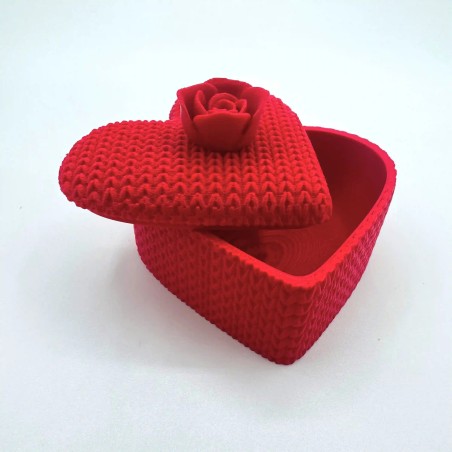 Boîte en cœur façon tricot avec couvercle et bouton en roses - Rouge