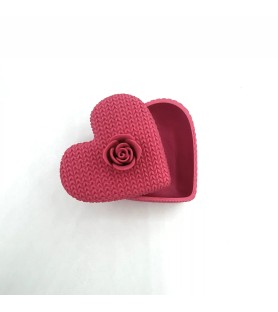 Boîte en cœur façon tricot avec couvercle et bouton en roses - Cherry