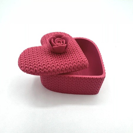 Boîte en cœur façon tricot avec couvercle et bouton en roses - Cherry