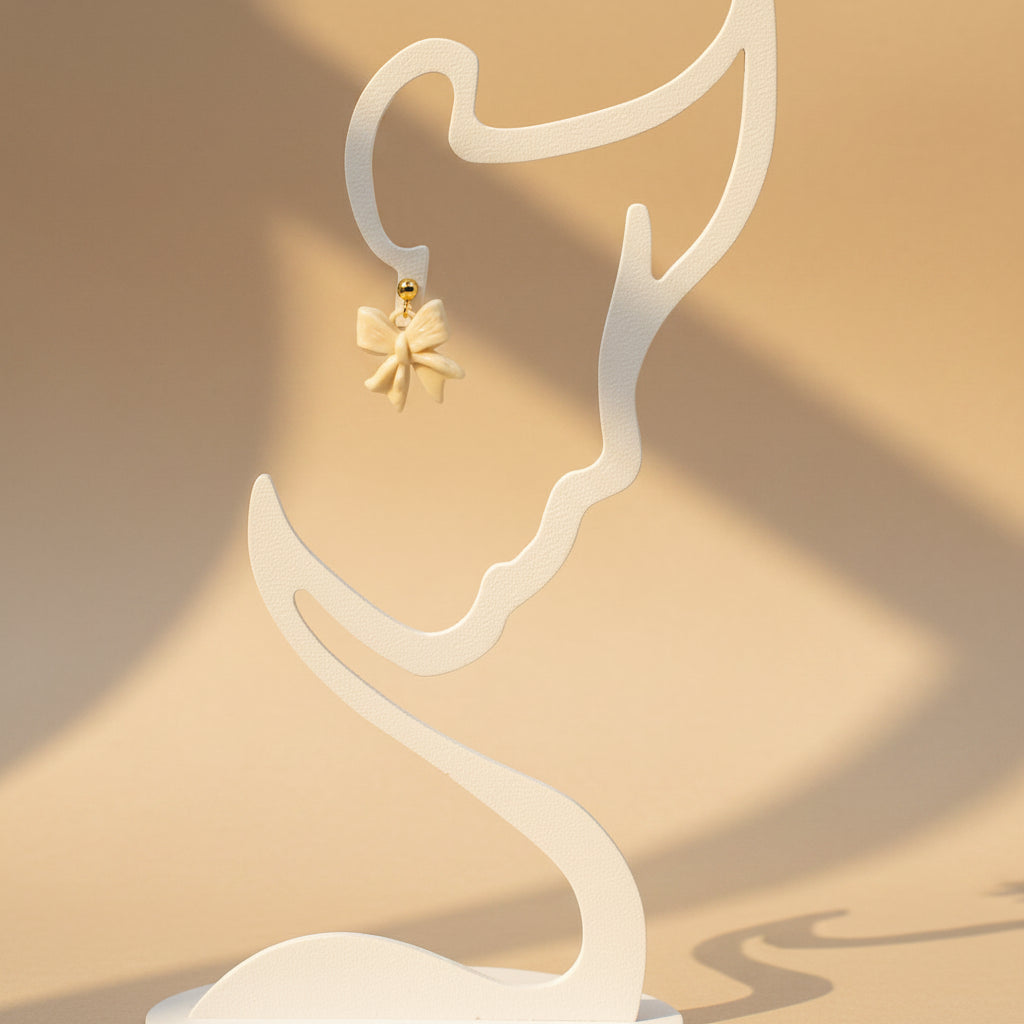 Boucles d'oreilles "Mademoiselle nœud" écru/doré imprimées en 3D | Bijoux 3D - POMM Créations