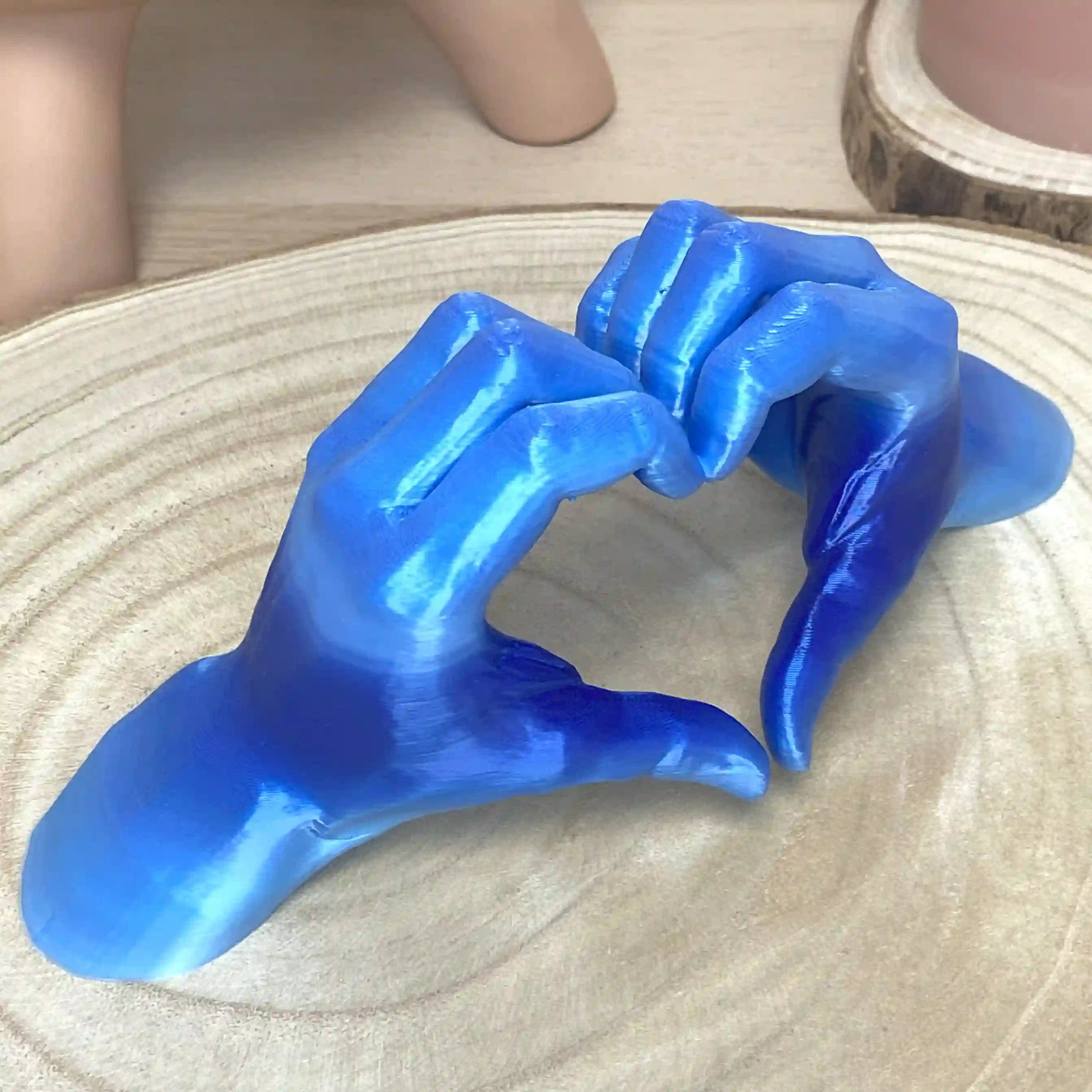 Les mains en cœur