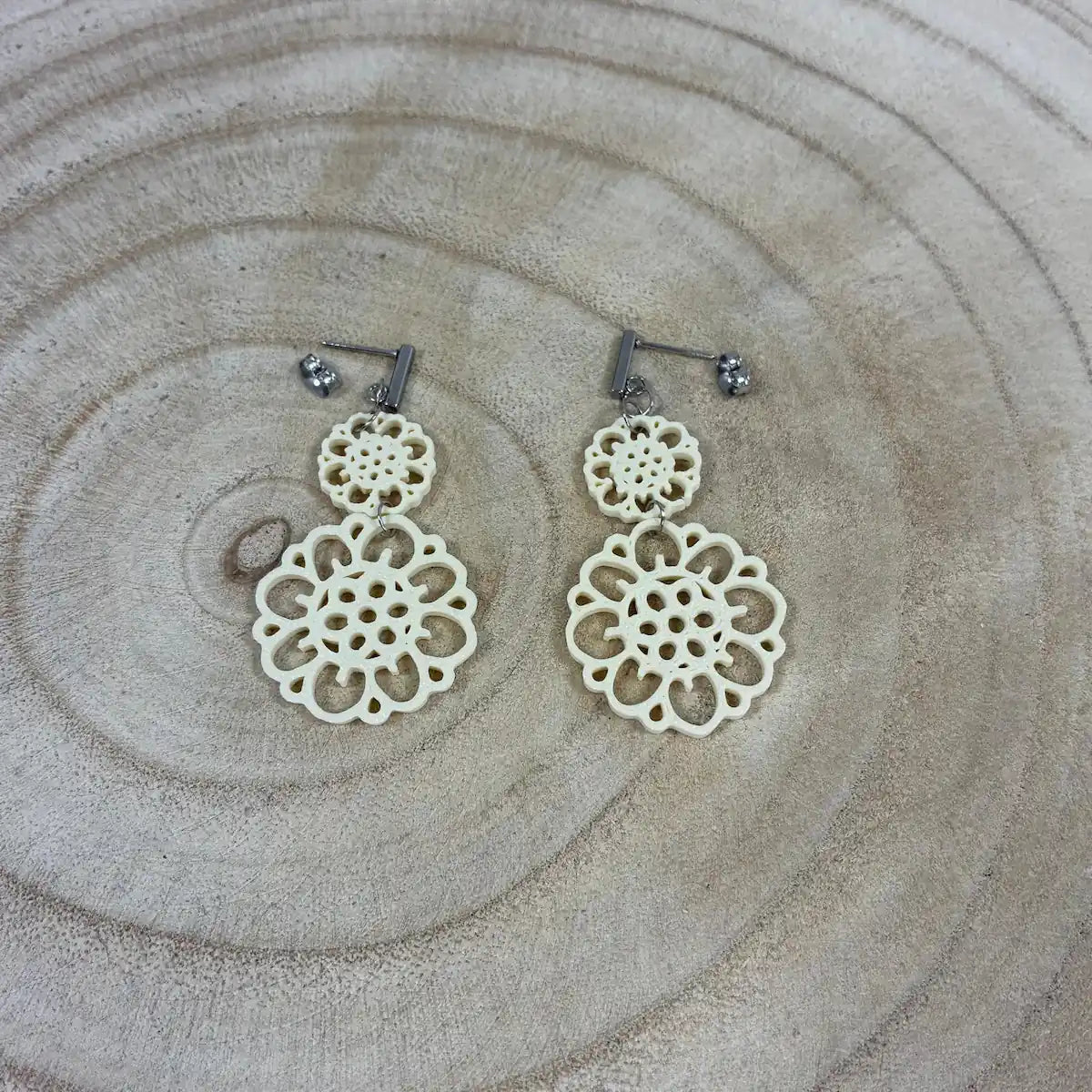Boucles d'oreilles "Dentelle solaire" écru/argenté imprimées en 3D | Bijoux 3D - POMM Créations